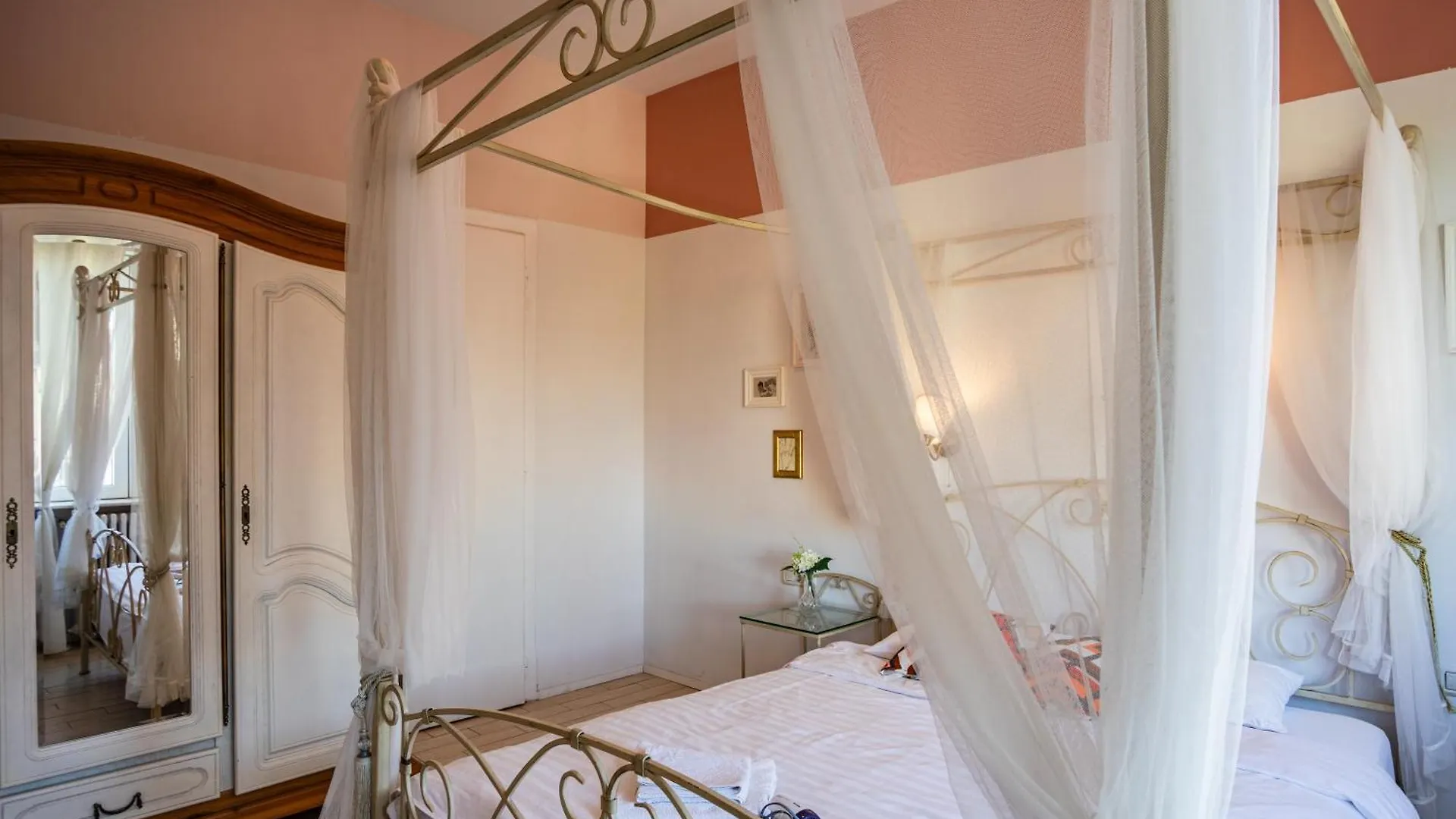 University Apartment Βουκουρέστι 0*,