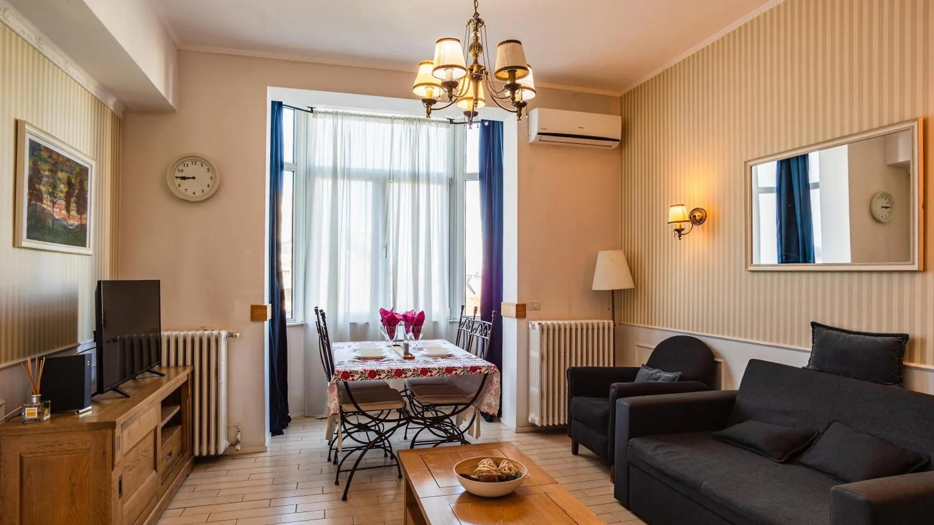 University Apartment Bucharest 0*,